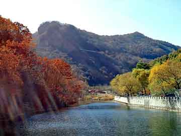 沈梦辰国色芳华出场镜头，沈梦辰国色芳华惊艳出场瞬间